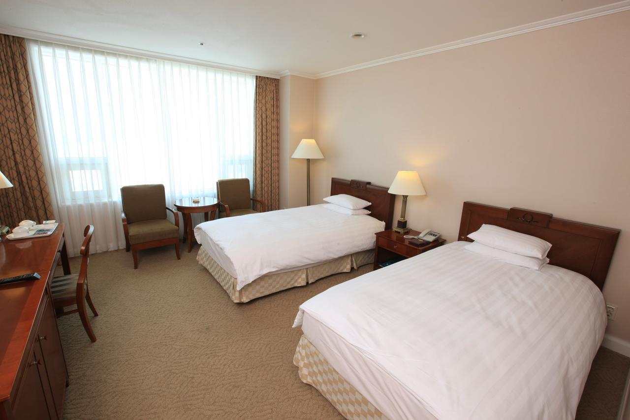 High1 Palace Hotel And Cc Jeongseon Exterior photo