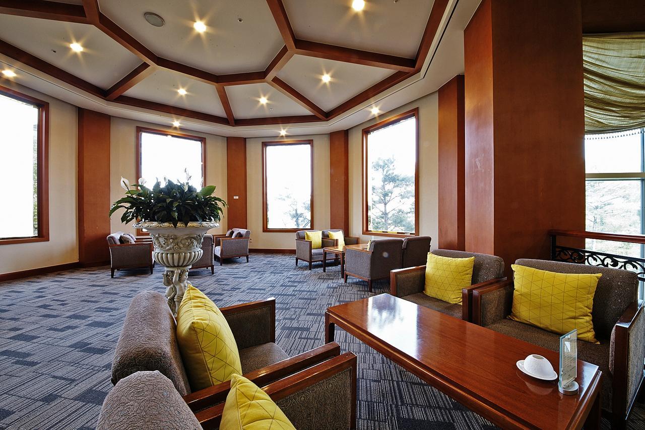 High1 Palace Hotel And Cc Jeongseon Exterior photo