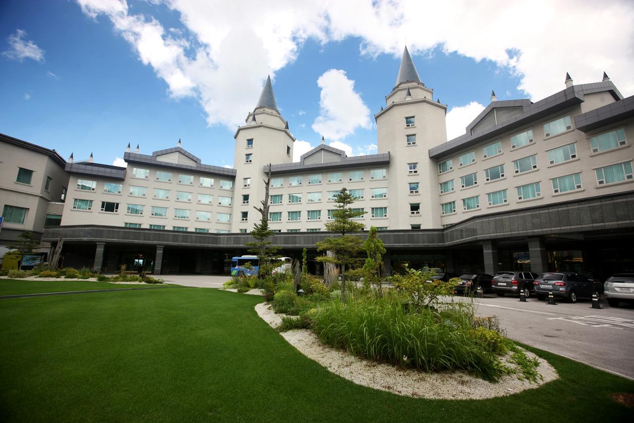 High1 Palace Hotel And Cc Jeongseon Exterior photo